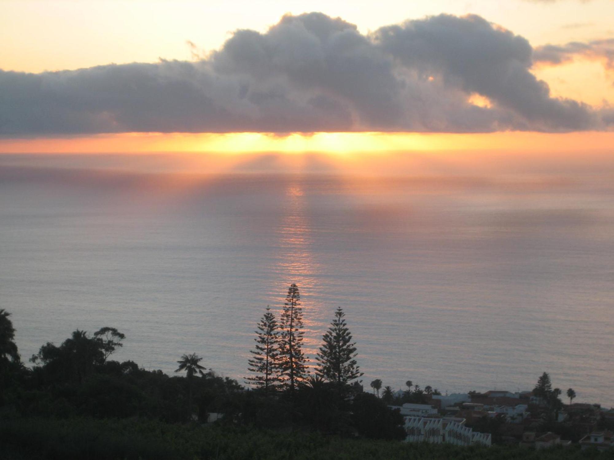 Los atardeceres más bellos del El Sauzal Exterior foto
